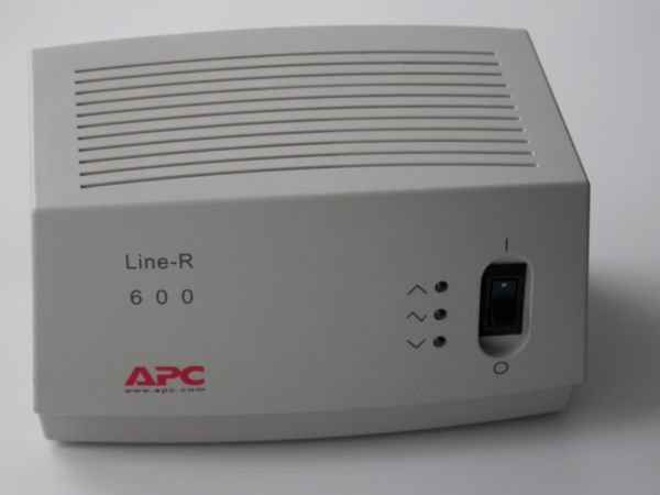 картинка Стабилизатор напряжения APC LE600I 220В 600Вт от магазина "мир Электроники"