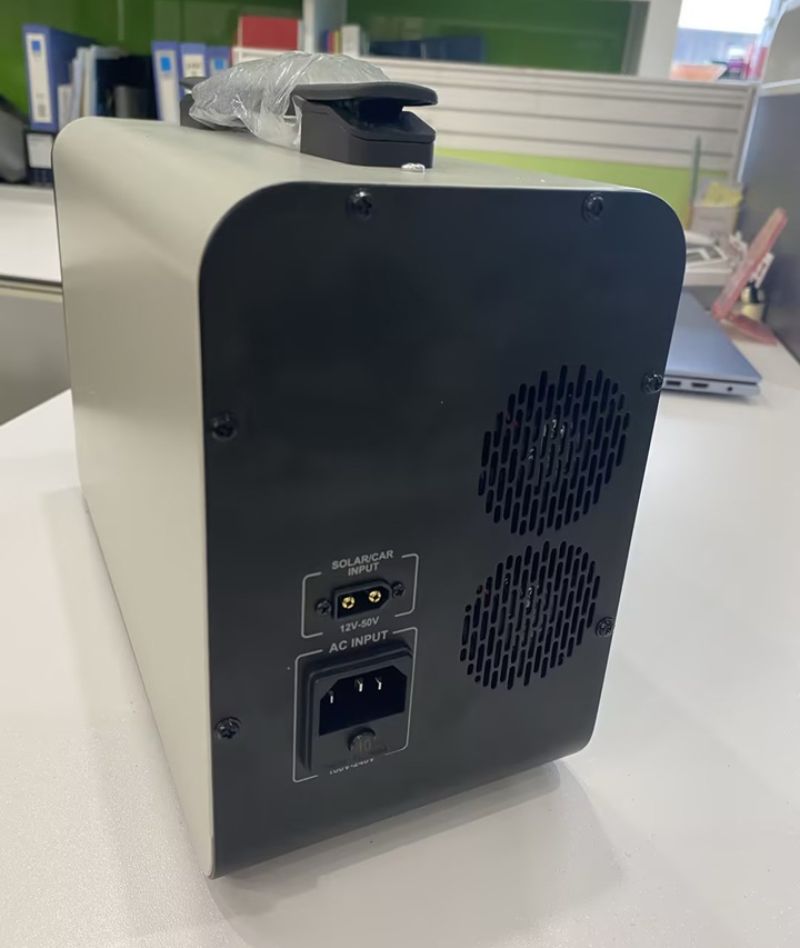 картинка Портативная электростанция CTECHI F300D, 1005 Втч, 12.8В/75 Ач, 300 Вт от магазина "мир Электроники"