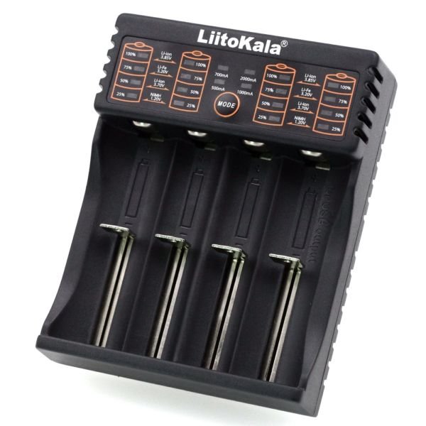 картинка Зарядное устройство LiitoKala Lii-402 4-слота, для Li-ion/Li-Fe/Ni-HM аккумуляторов от магазина "мир Электроники"